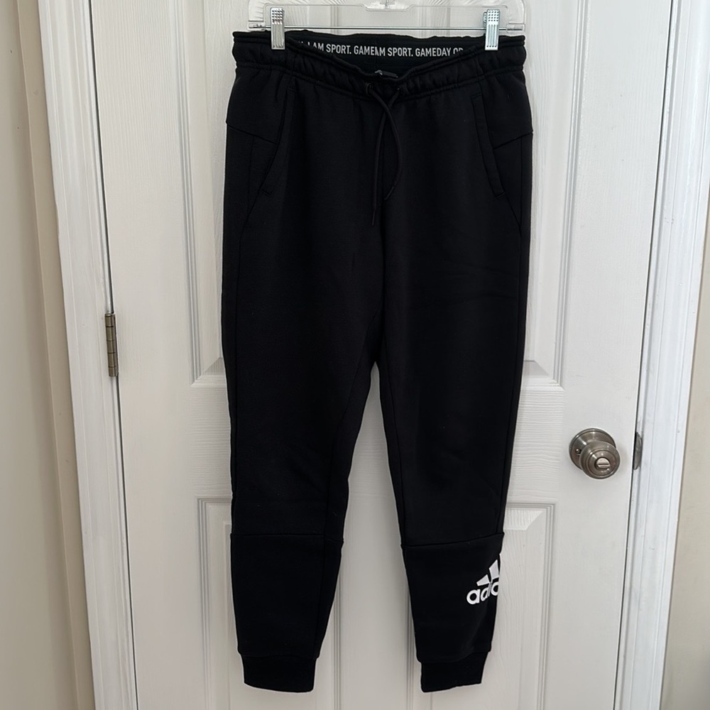 NWOT Adidas black logo joggers with pockets S